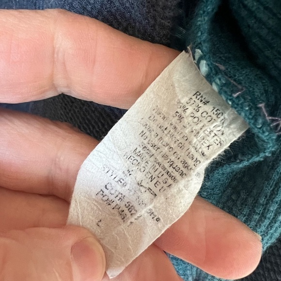 Hummingbird Ombre Oversized Pullover V-Neck - Large - Picture 9 of 10